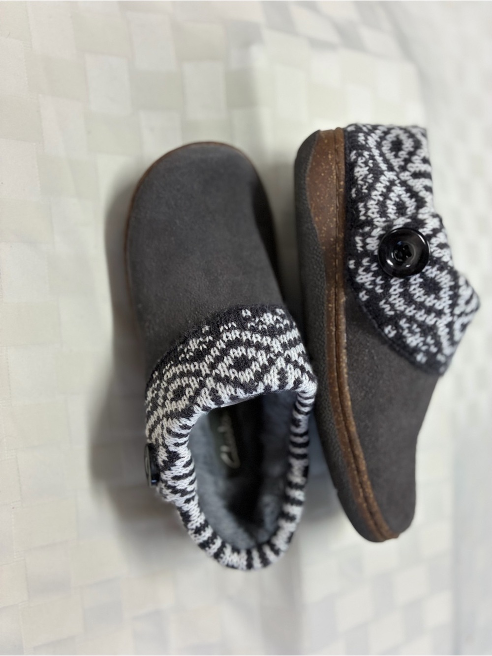 Clarks Willowdean Sweater Fur Knit Slippers Gray Suede Size 7M